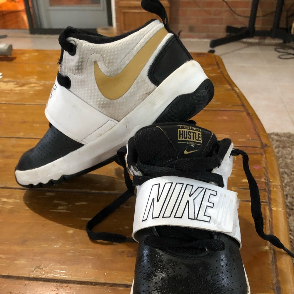 Nike youth size 3 boys athletic shoe